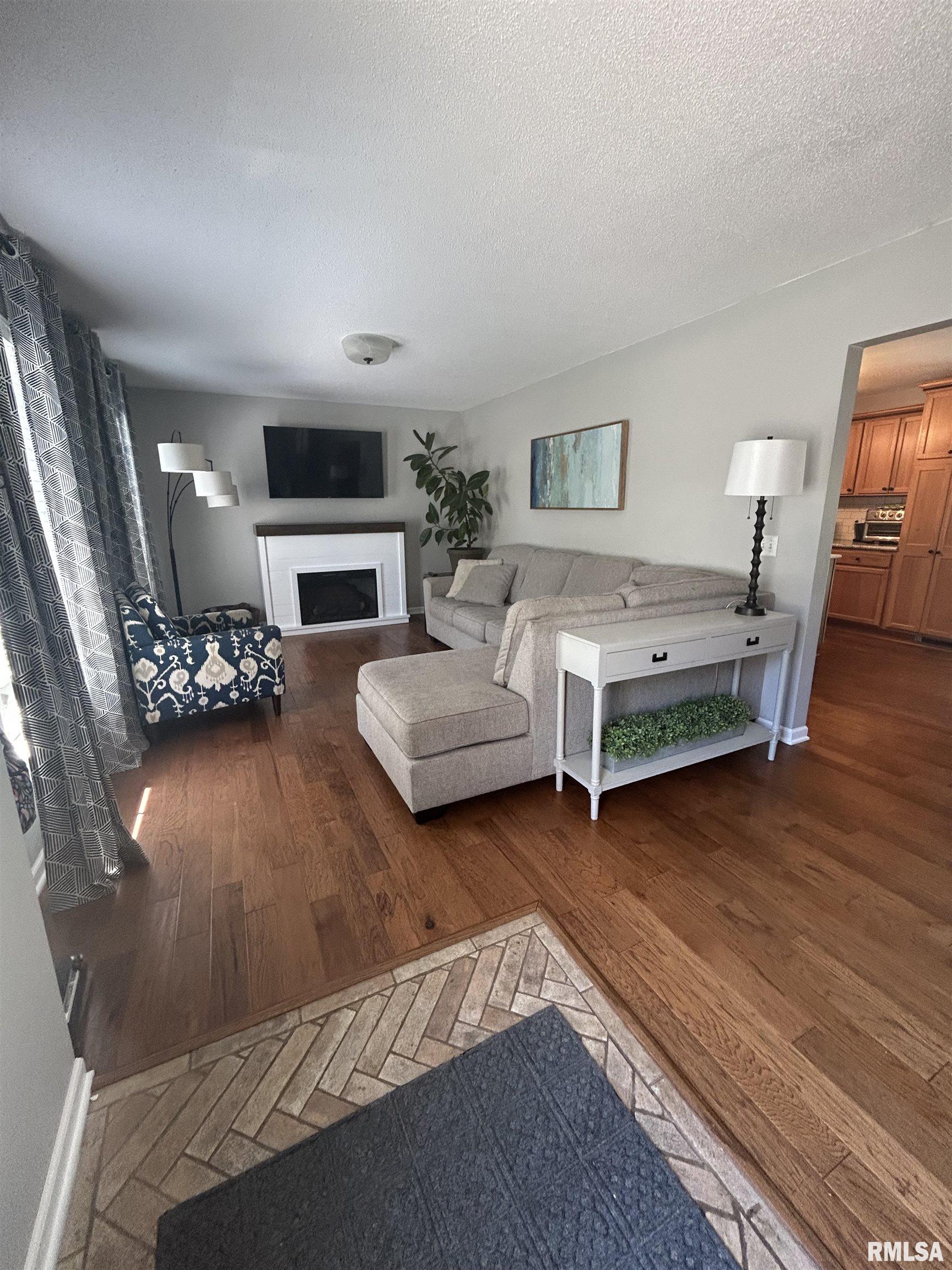 1 Sarah Avenue Springfield, IL 62703 - Photo 2 of 29