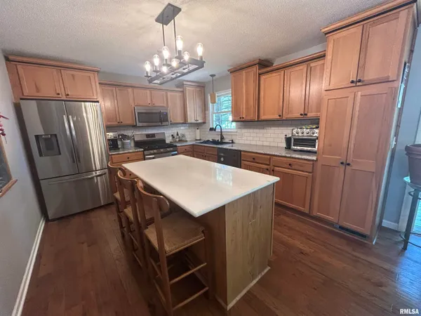 $275,000 | 1 Sarah Avenue, Springfield, IL 62703