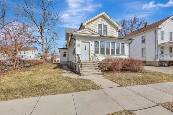 $265,000 | 514 West Irving Avenue, Oshkosh, WI 54901