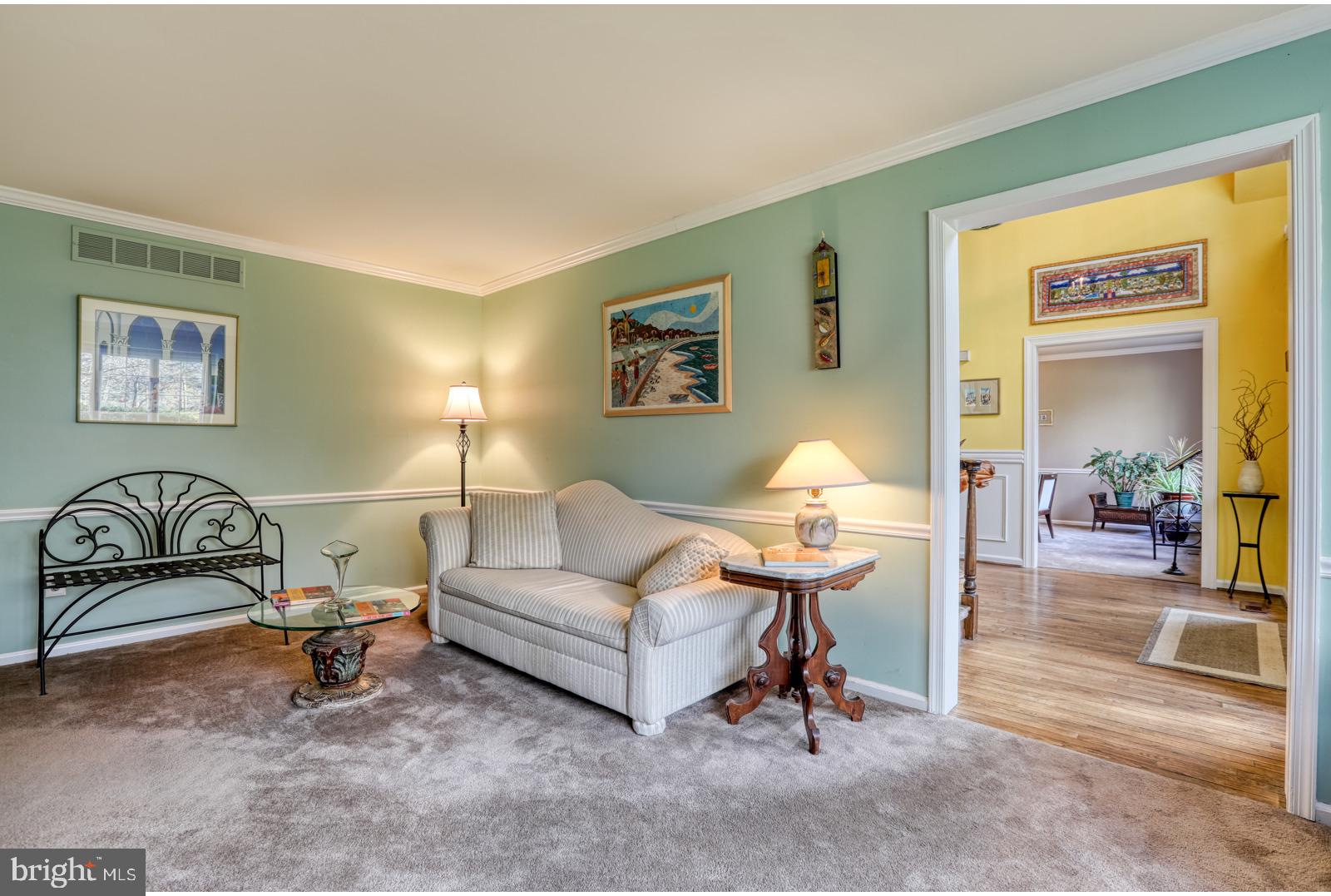 17 Highview Lane Yardley, PA 19067 - Photo 11 of 55 Living Room