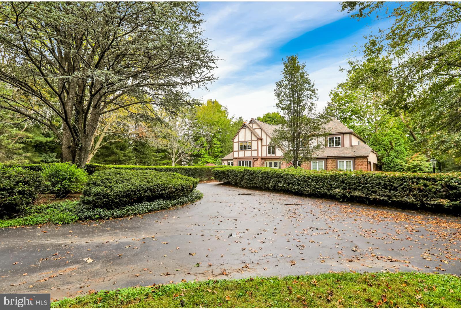 17 Highview Lane Yardley, PA 19067 - Photo 4 of 55 Circular Driveway