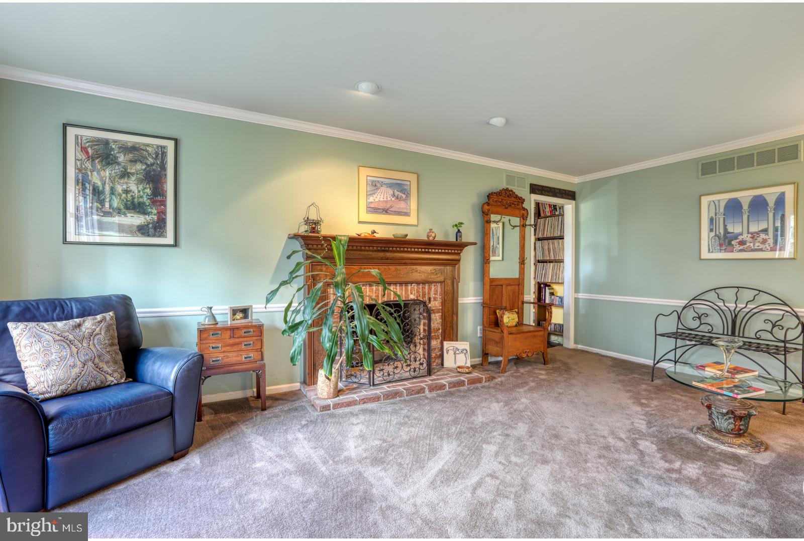 17 Highview Lane Yardley, PA 19067 - Photo 9 of 55 Living Room