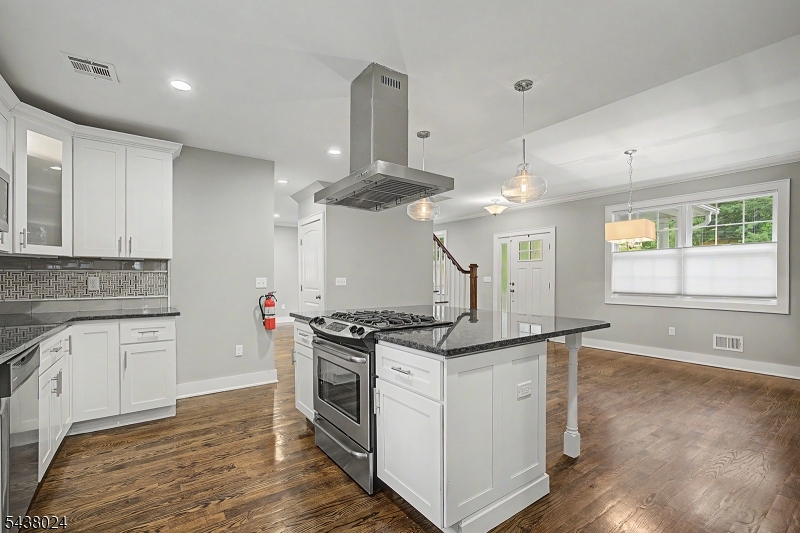 8 Phyllis Place Randolph, NJ 07869 - Photo 2 of 19