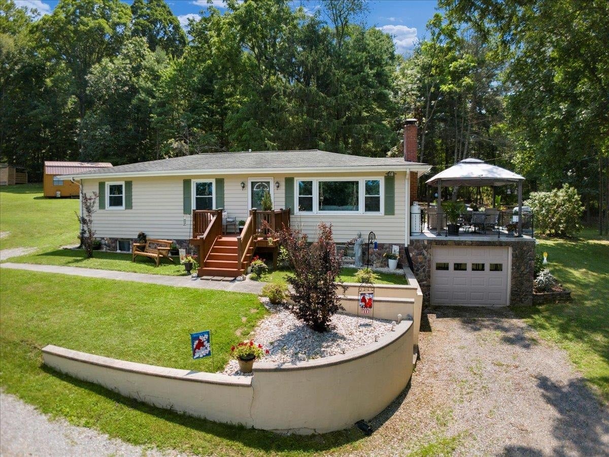 2110 Gate Road Christiansburg, VA 24073 - Photo 3 of 112 Gallery Image 3