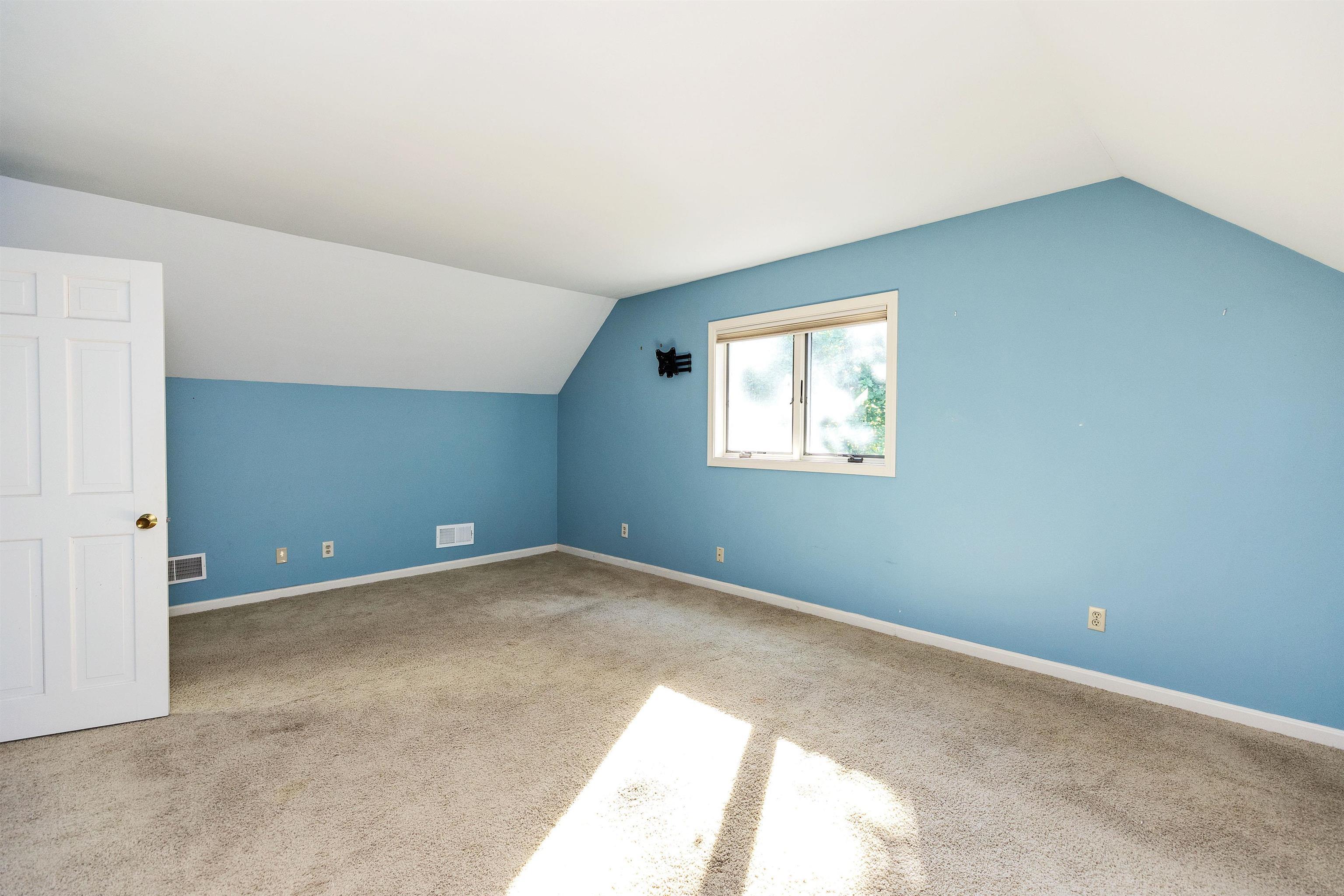 555 Straw Hill Road Manchester, NH 03104 - Photo 35 of 45