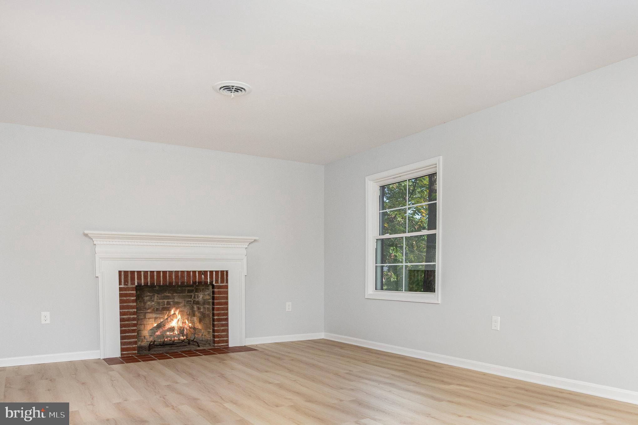 606 Southgate Road Aberdeen, MD 21001 - Photo 14 of 31 Spacious living/family room