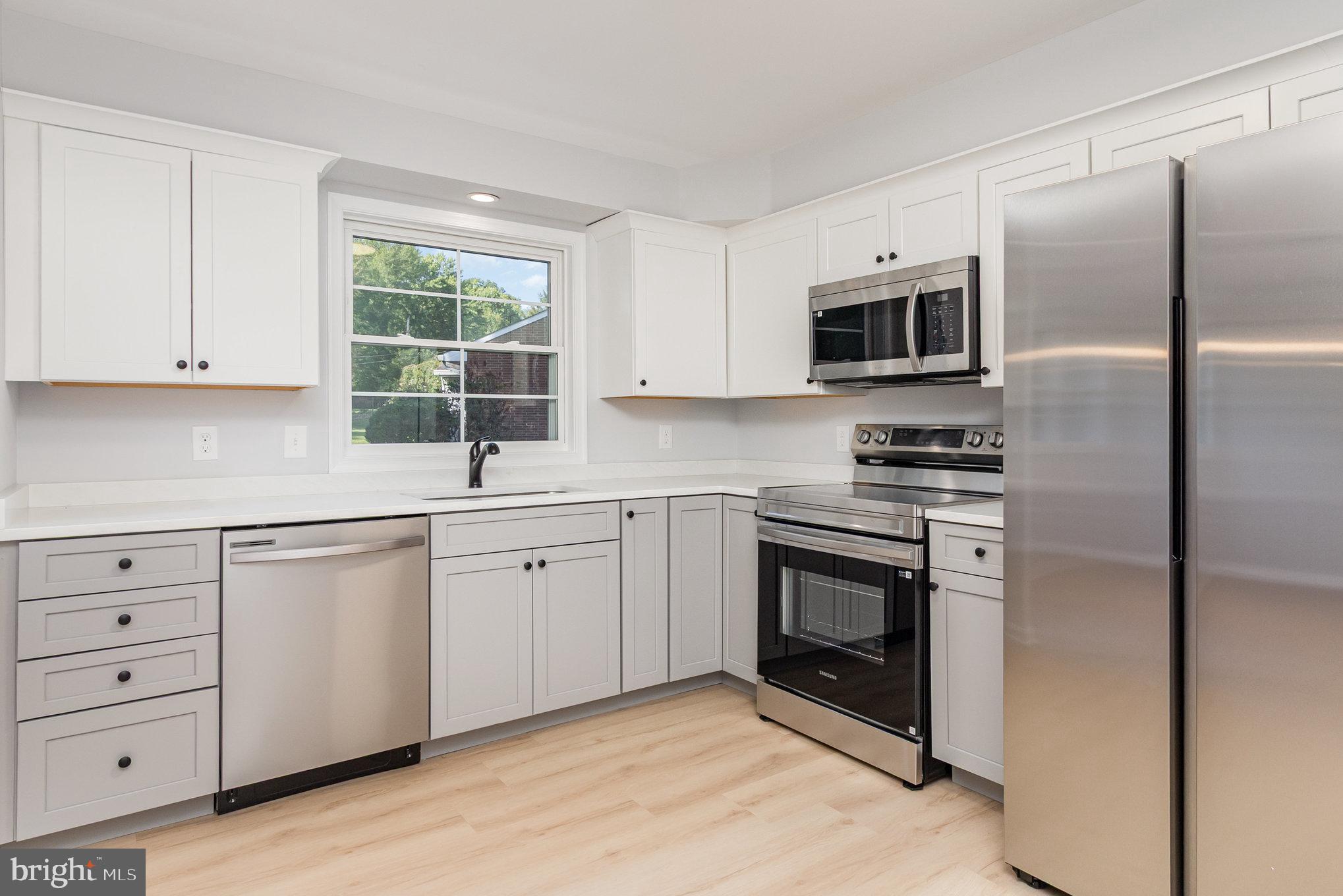 606 Southgate Road Aberdeen, MD 21001 - Photo 18 of 31 Kitchen with new SS appliances