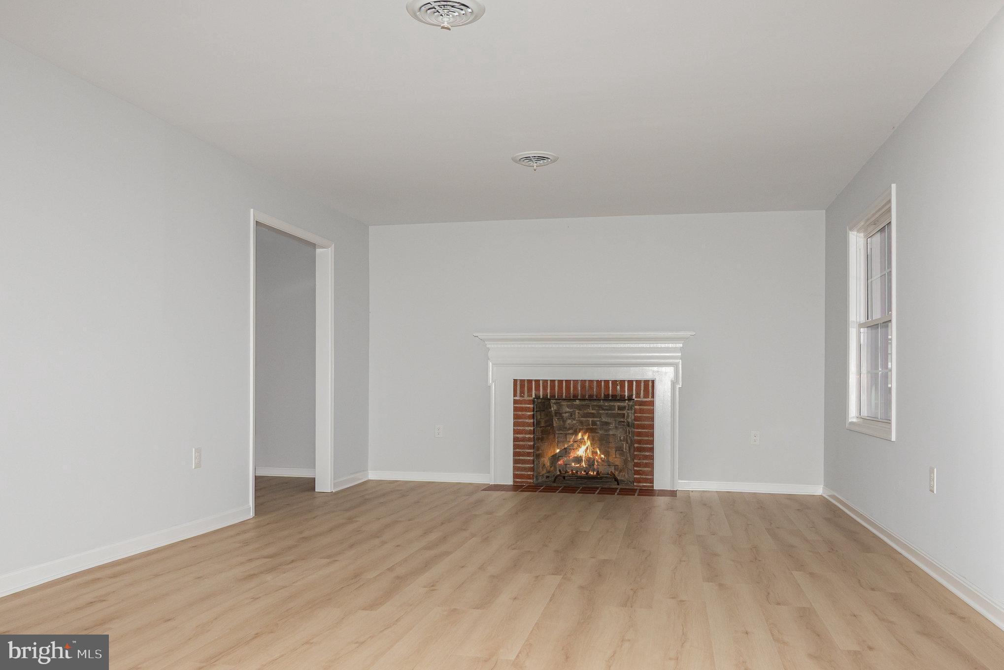 606 Southgate Road Aberdeen, MD 21001 - Photo 8 of 31 Living room