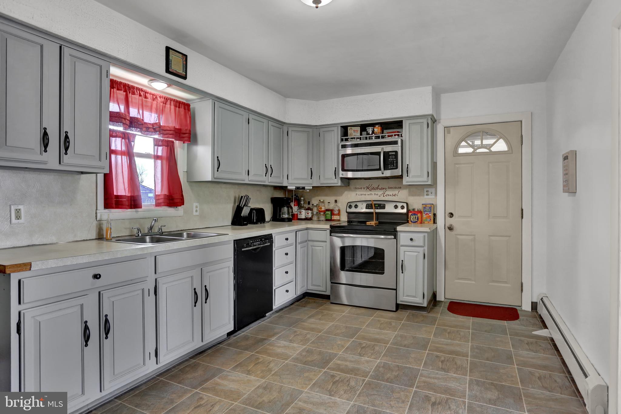 1118 Hanover Road York, PA 17408 - Photo 11 of 31