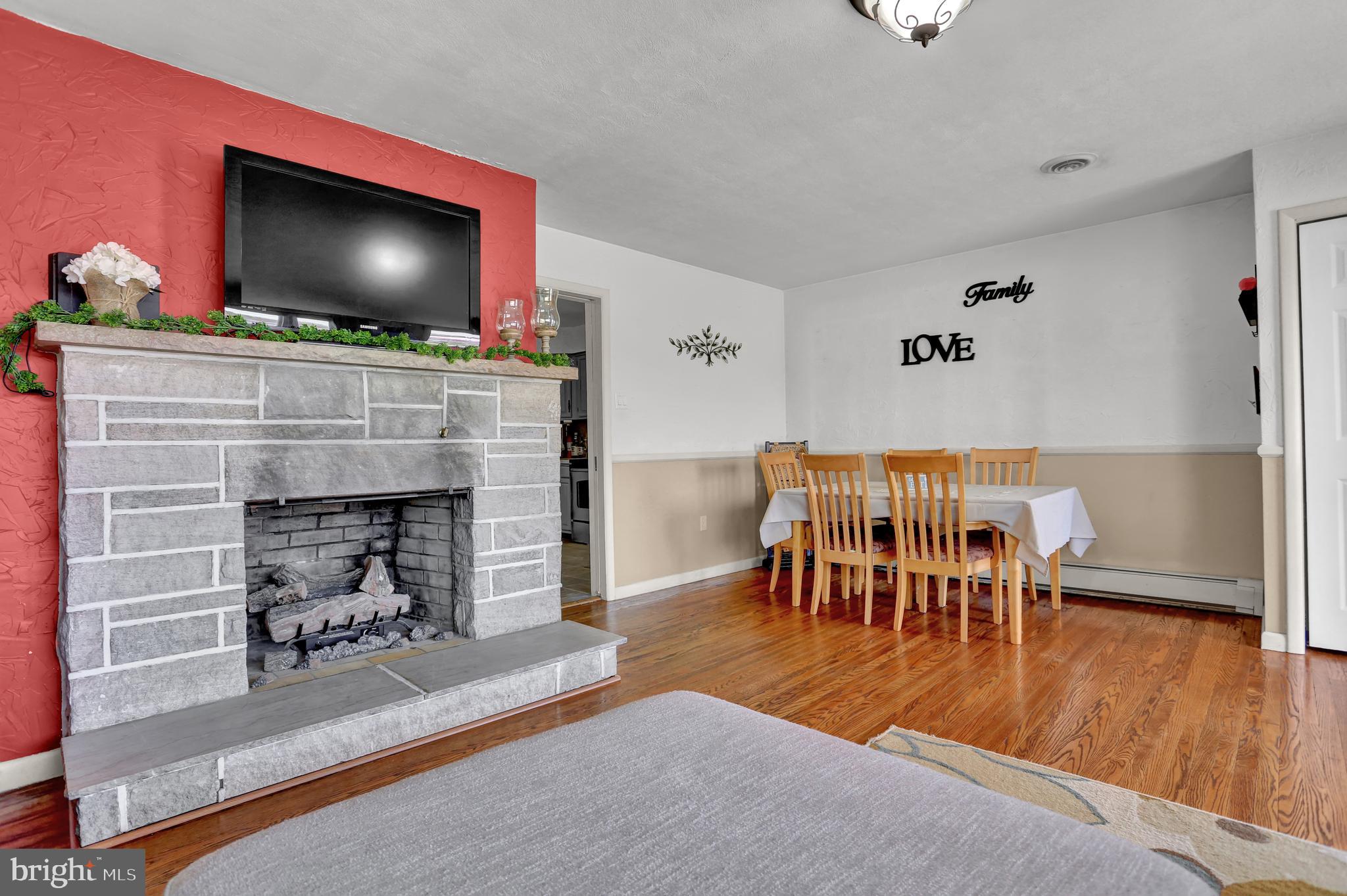 1118 Hanover Road York, PA 17408 - Photo 7 of 31