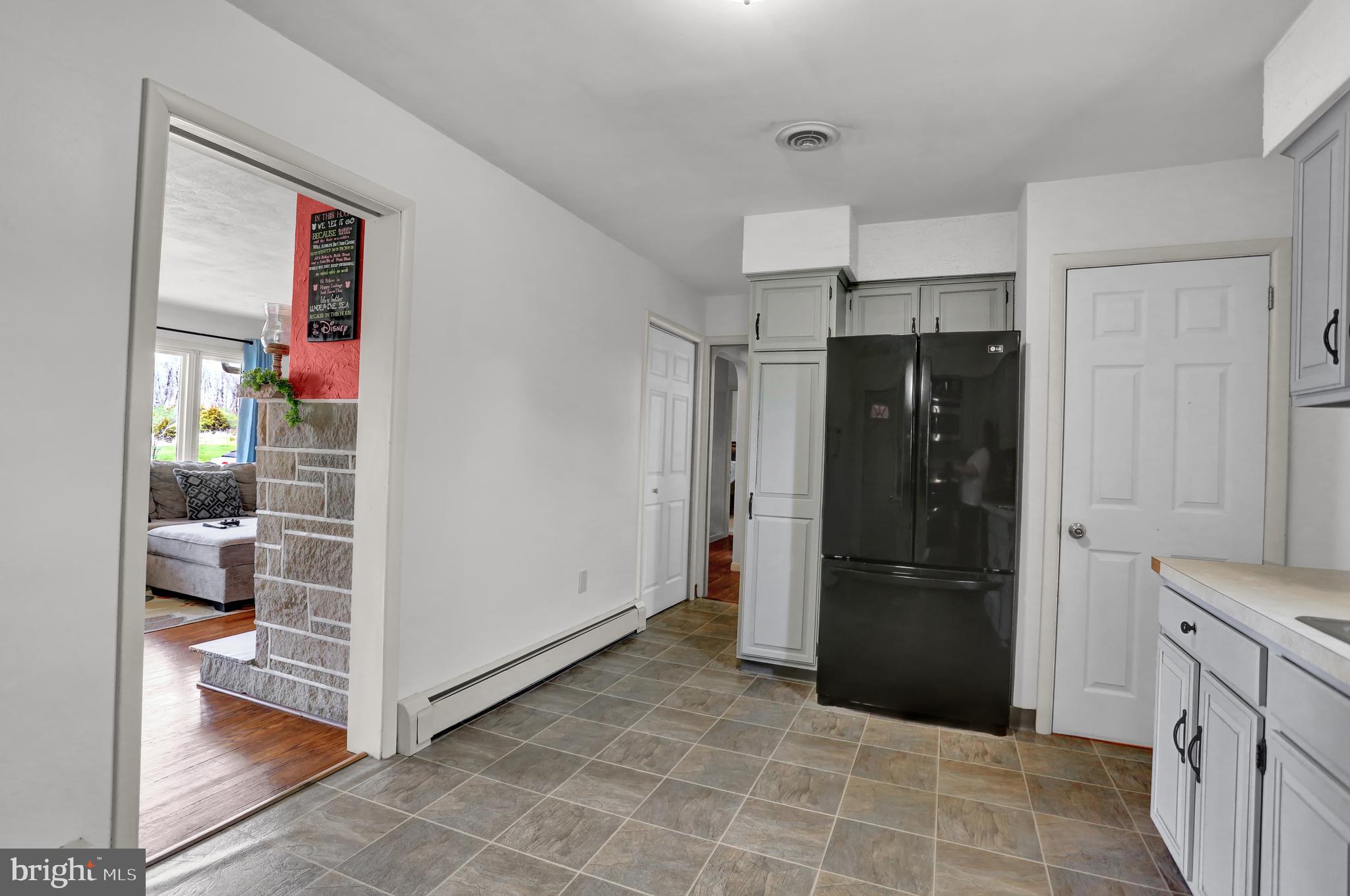 1118 Hanover Road York, PA 17408 - Photo 9 of 31
