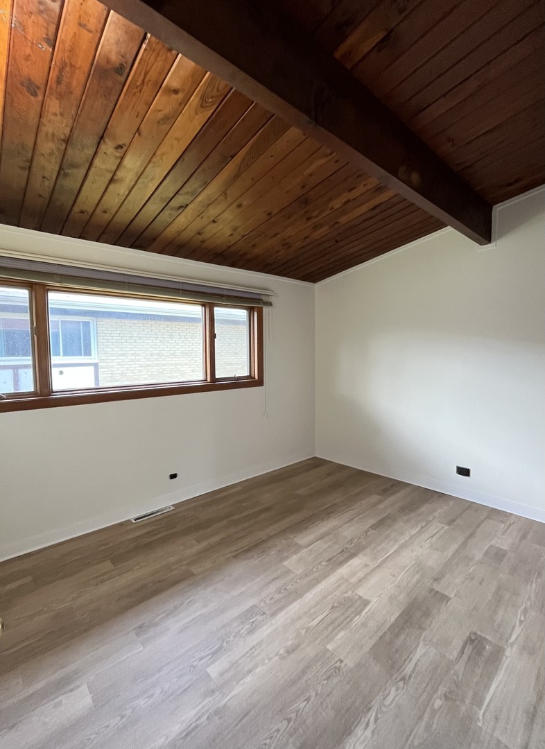 137 Highview Avenue Addison, IL 60101 - Photo 7 of 12 a view of an empty room