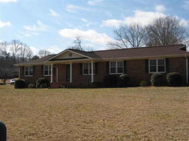 205 Nottingham Way Easley, SC 29640 - Photo 2 of 24