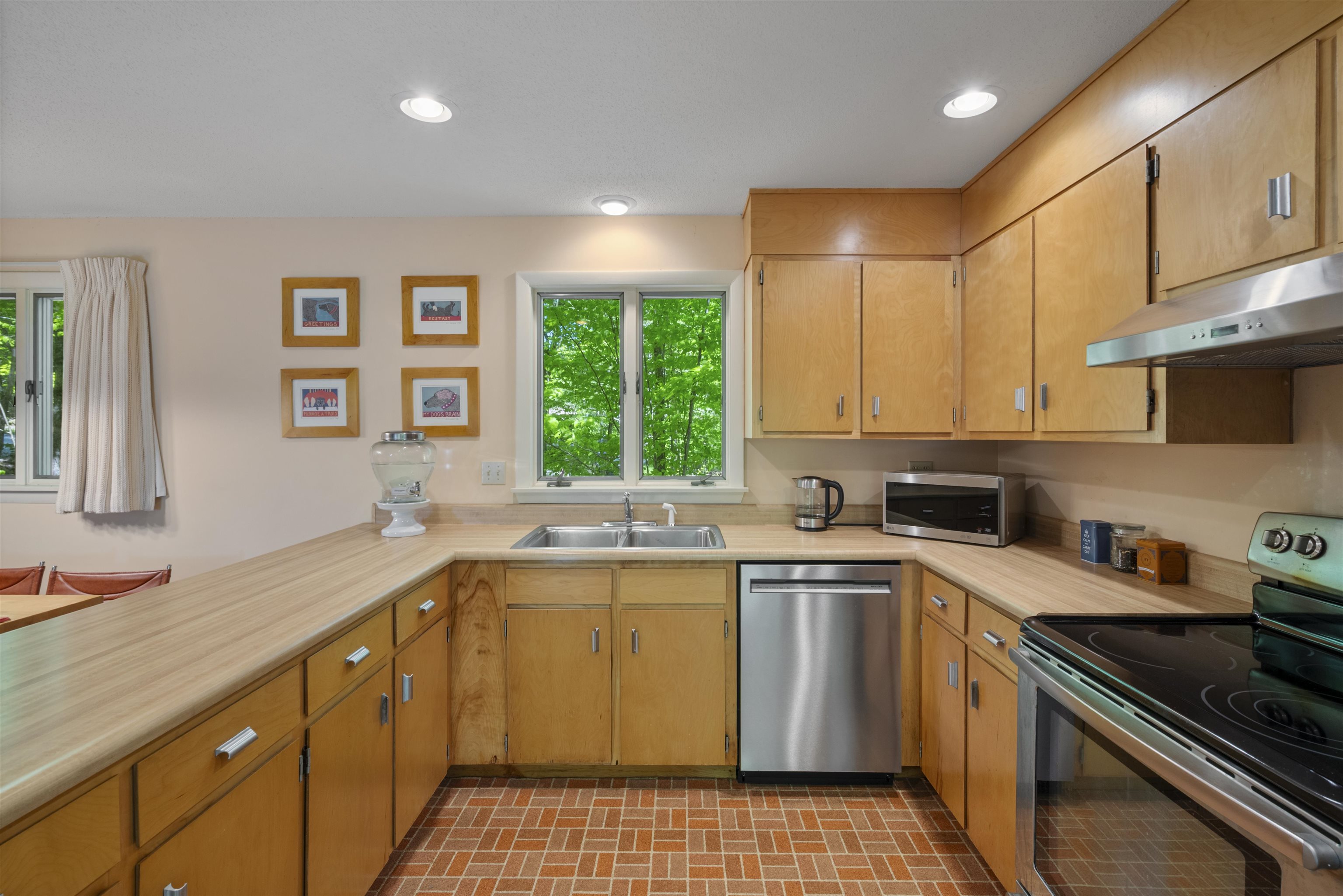 64 East Lane Killington, VT 05751 - Photo 8 of 46