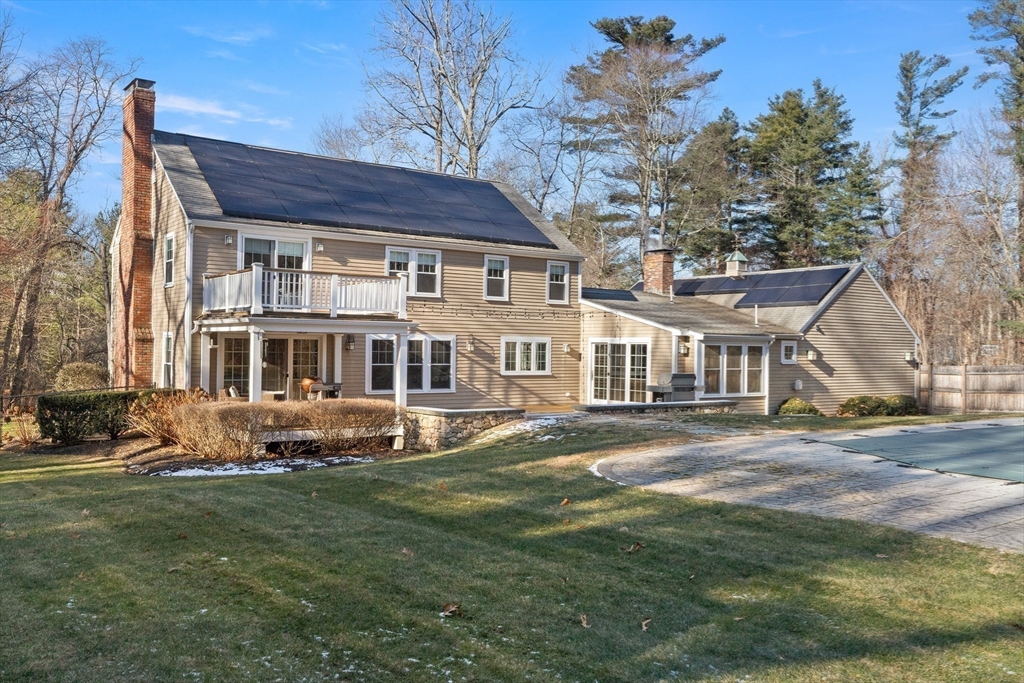 32 Alderbrook Drive Topsfield, MA 01983 - Photo 30 of 40 a front view of a house with a garden