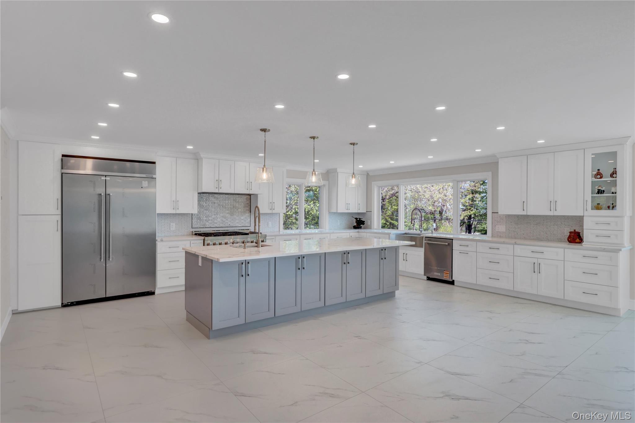 52 Woodland Road Roslyn, NY 11576 - Photo 16 of 50 Eat-in Kitchen