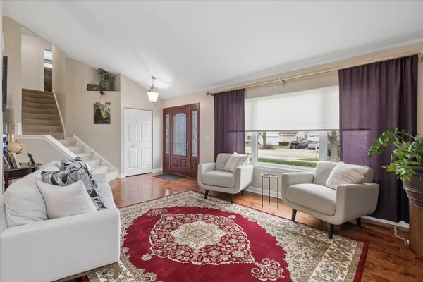 $500,000 | 1237 Churchill Road, Bartlett, IL 60103