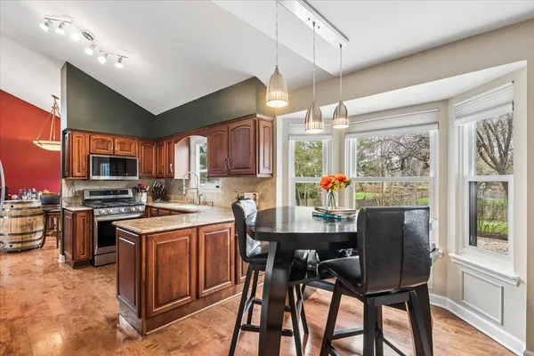 $500,000 | 1237 Churchill Road, Bartlett, IL 60103