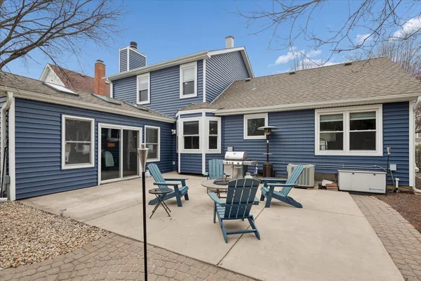 $500,000 | 1237 Churchill Road, Bartlett, IL 60103