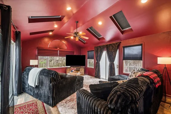 $500,000 | 1237 Churchill Road, Bartlett, IL 60103