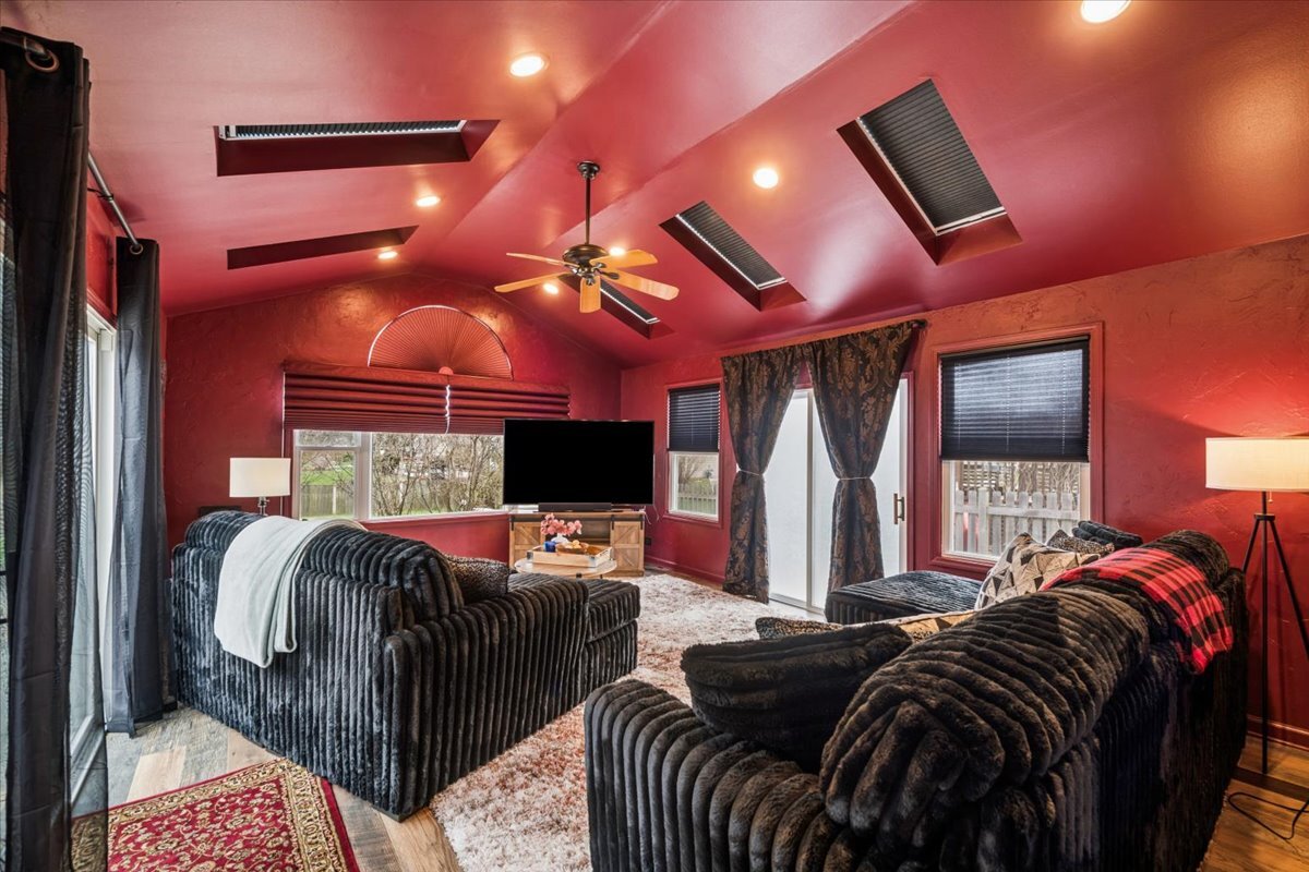 1237 Churchill Road Bartlett, IL 60103 - Photo 7 of 35