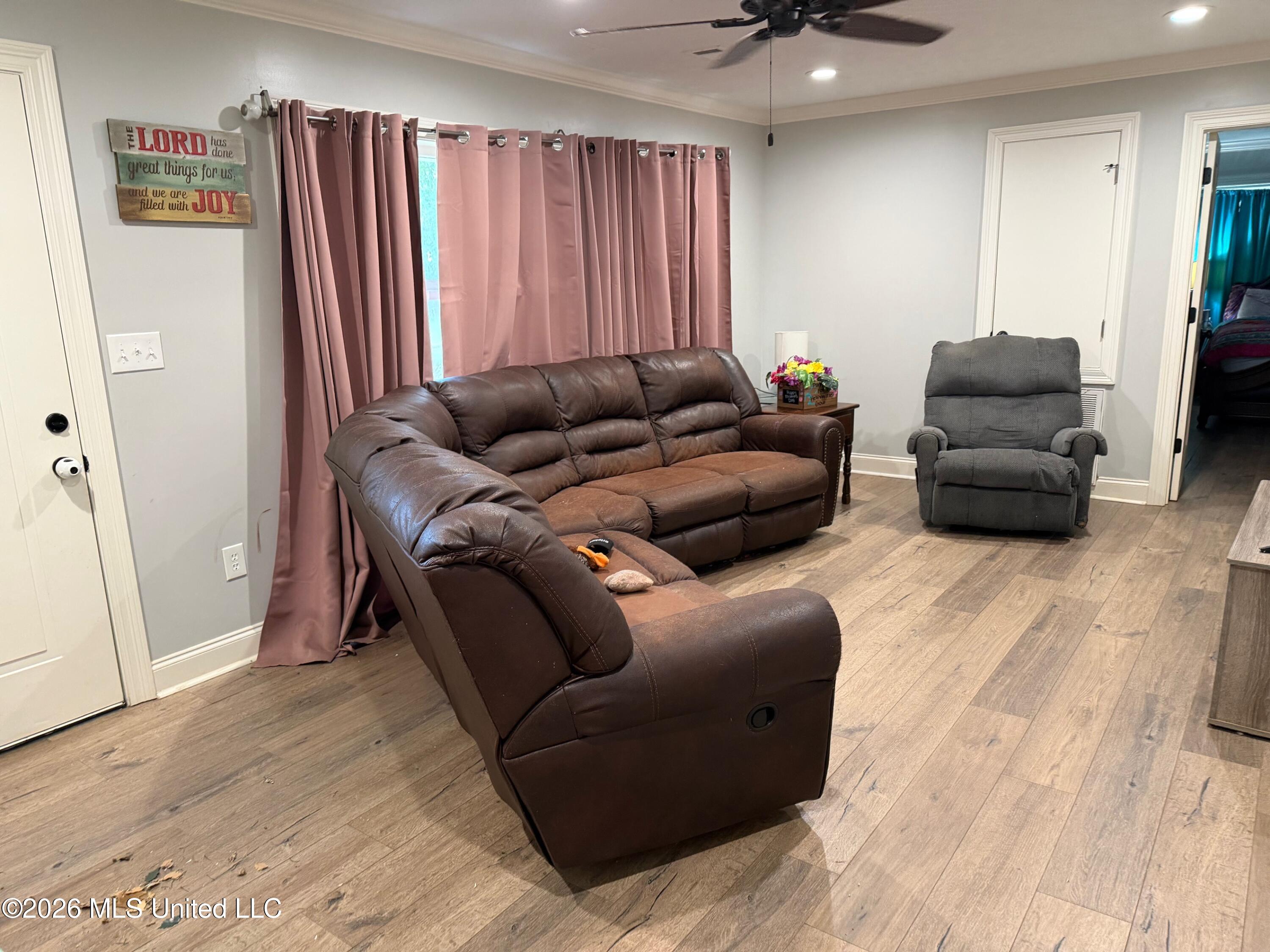 326 2nd Street Southwest Magee, MS 39111 - Photo 6 of 10 Living Room 2