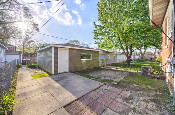 $3,000 | 4136 Park Avenue, Brookfield, IL 60513