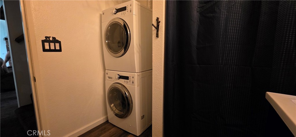 16455 French Town Road Brownsville, CA 95919 - Photo 14 of 26 a utility room with dryer and washer