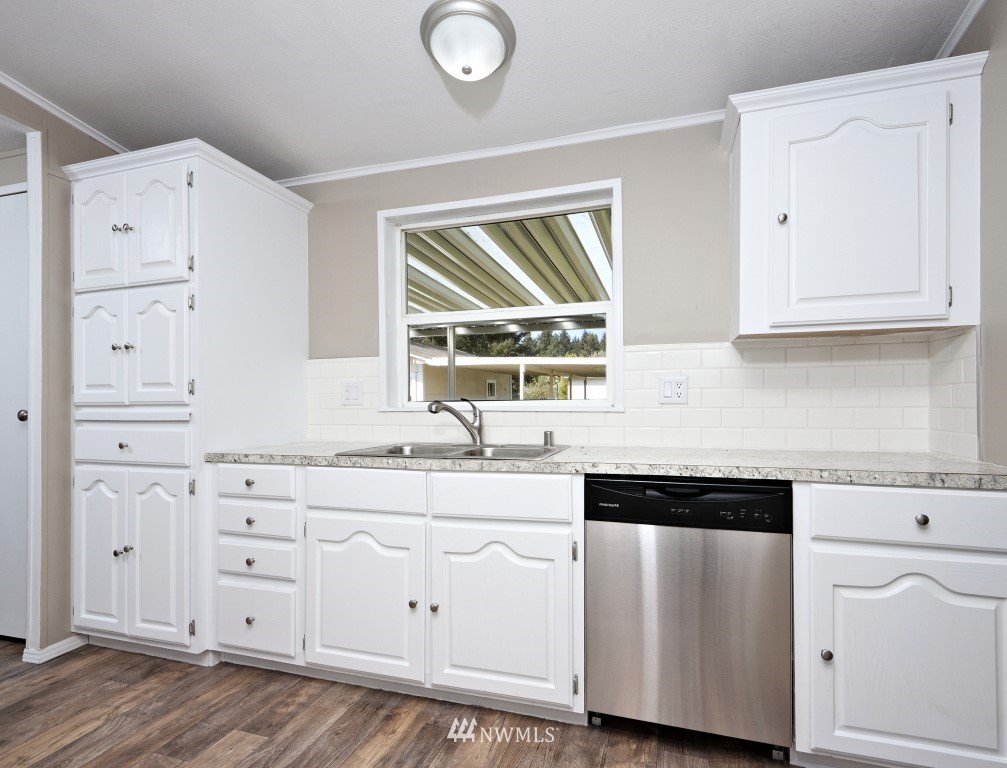 728 Northeast Riddell Road Bremerton, WA 98311 - Photo 3 of 25 Gallery Image 3