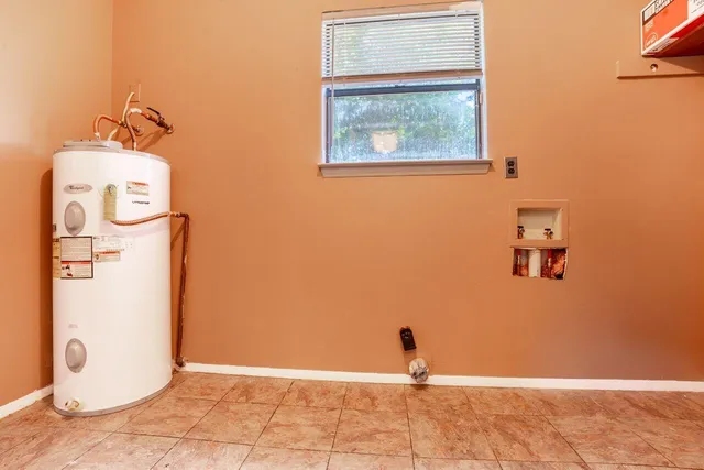 a view of a hallway with closet