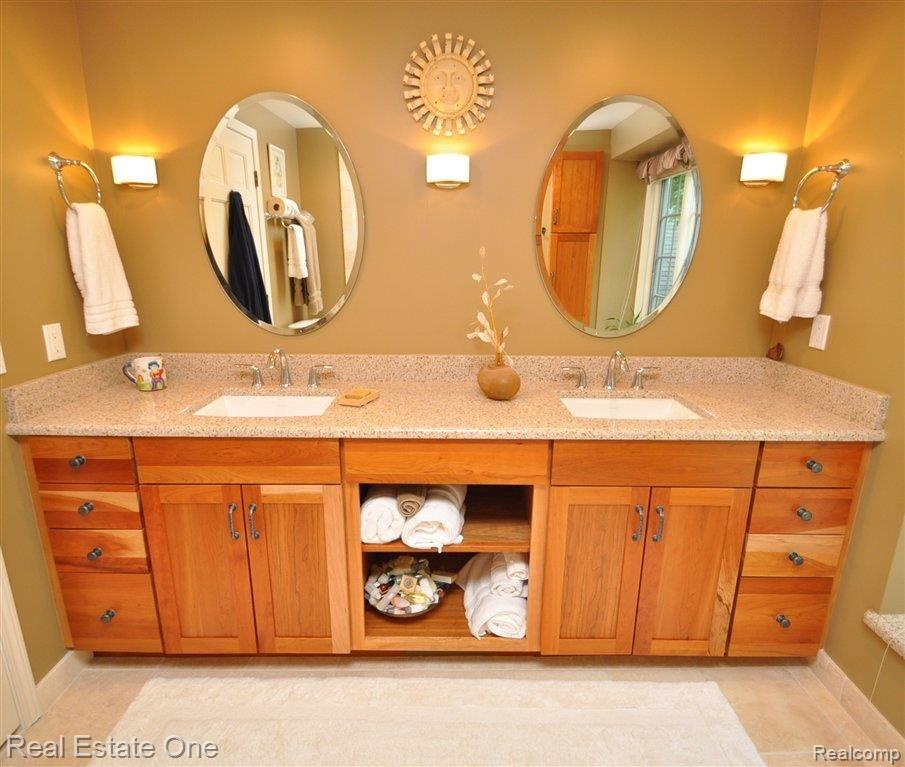 3169 Kilburn Road West Rochester, MI 48306 - Photo 35 of 48 Neutral Cabs, Dual Sinks