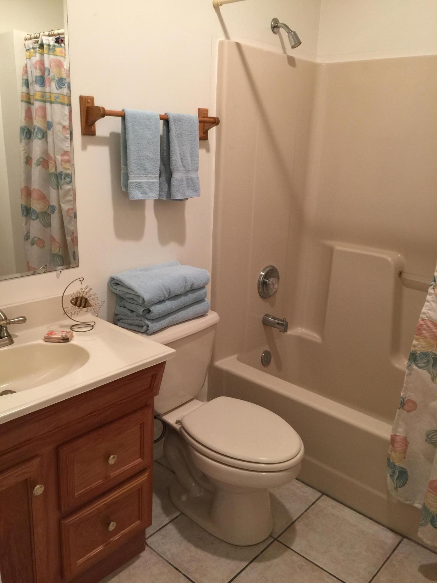 760 La Fitte Road Summerland Key, FL 33042 - Photo 26 of 35 Hallway Full Bath (2)