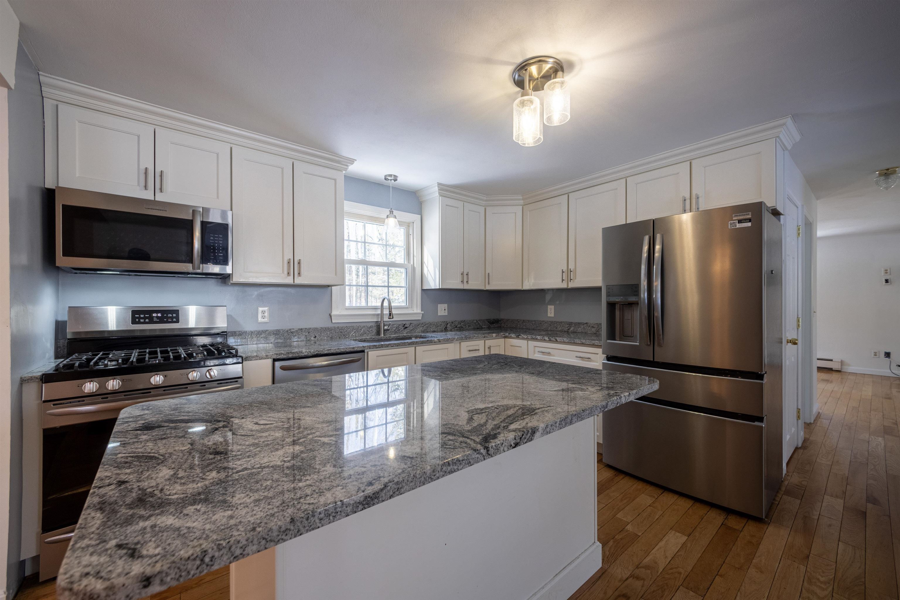 31 Tami Lane Epping, NH 03042 - Photo 3 of 18