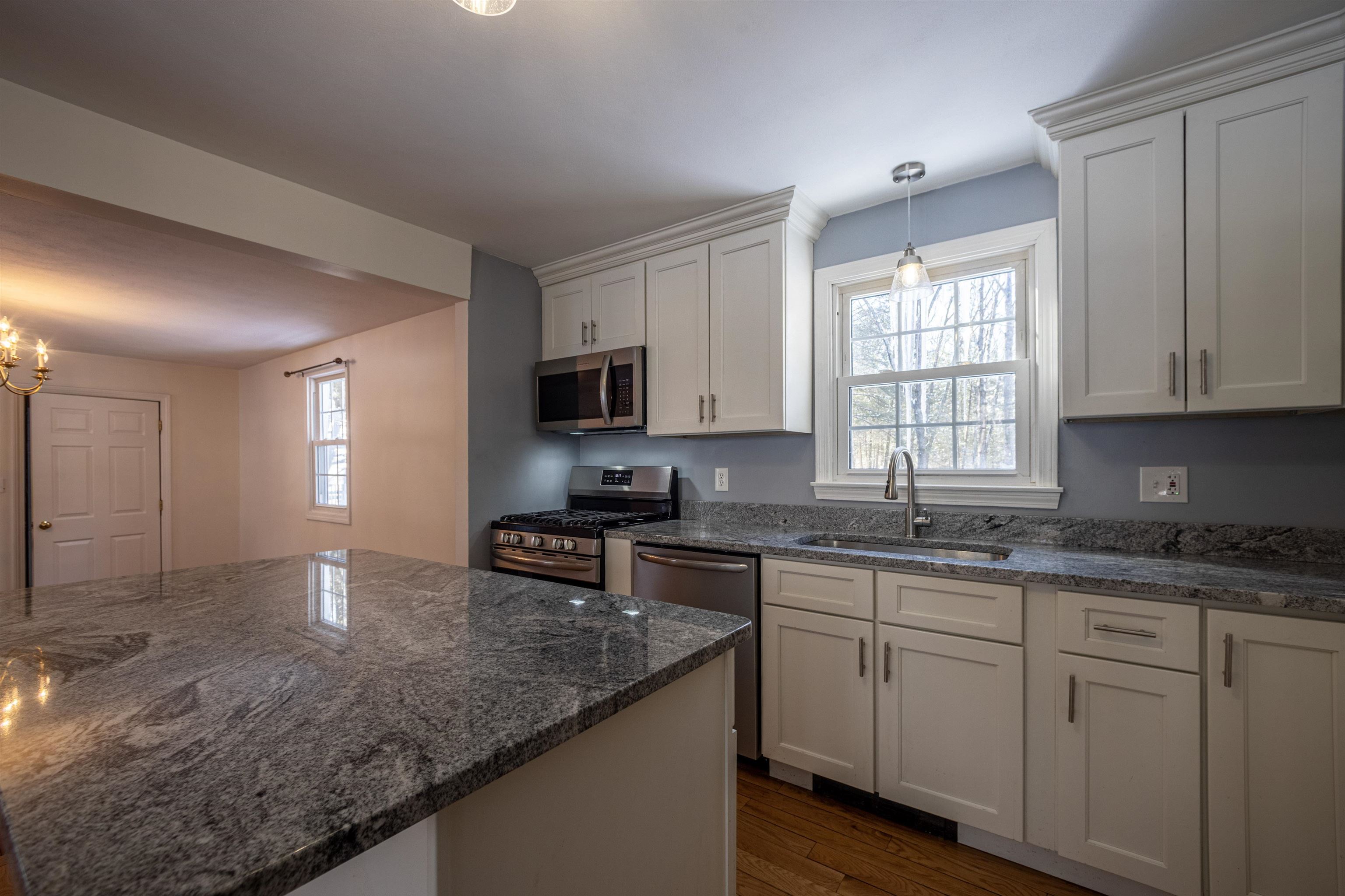 31 Tami Lane Epping, NH 03042 - Photo 4 of 18