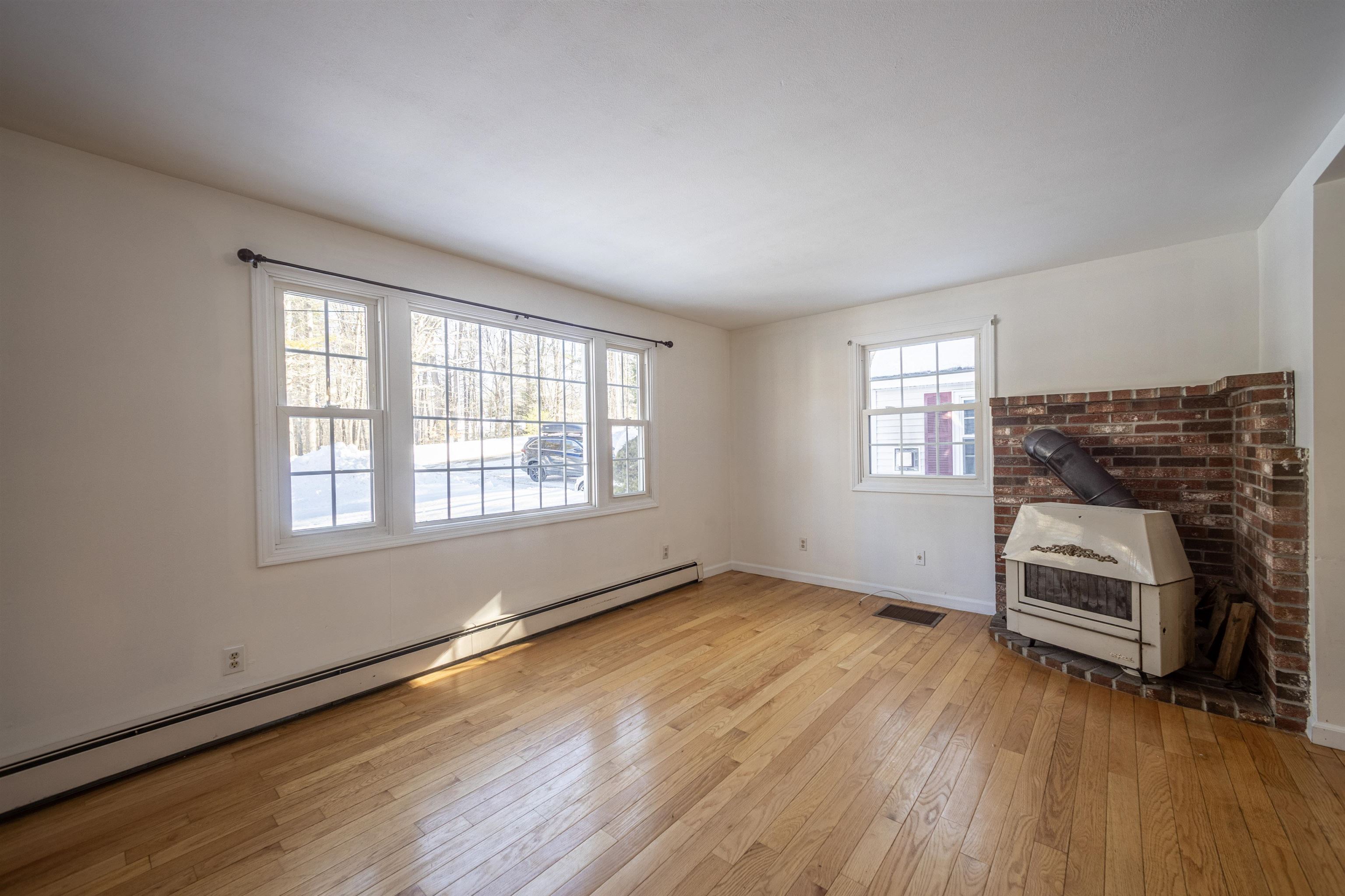 31 Tami Lane Epping, NH 03042 - Photo 5 of 18