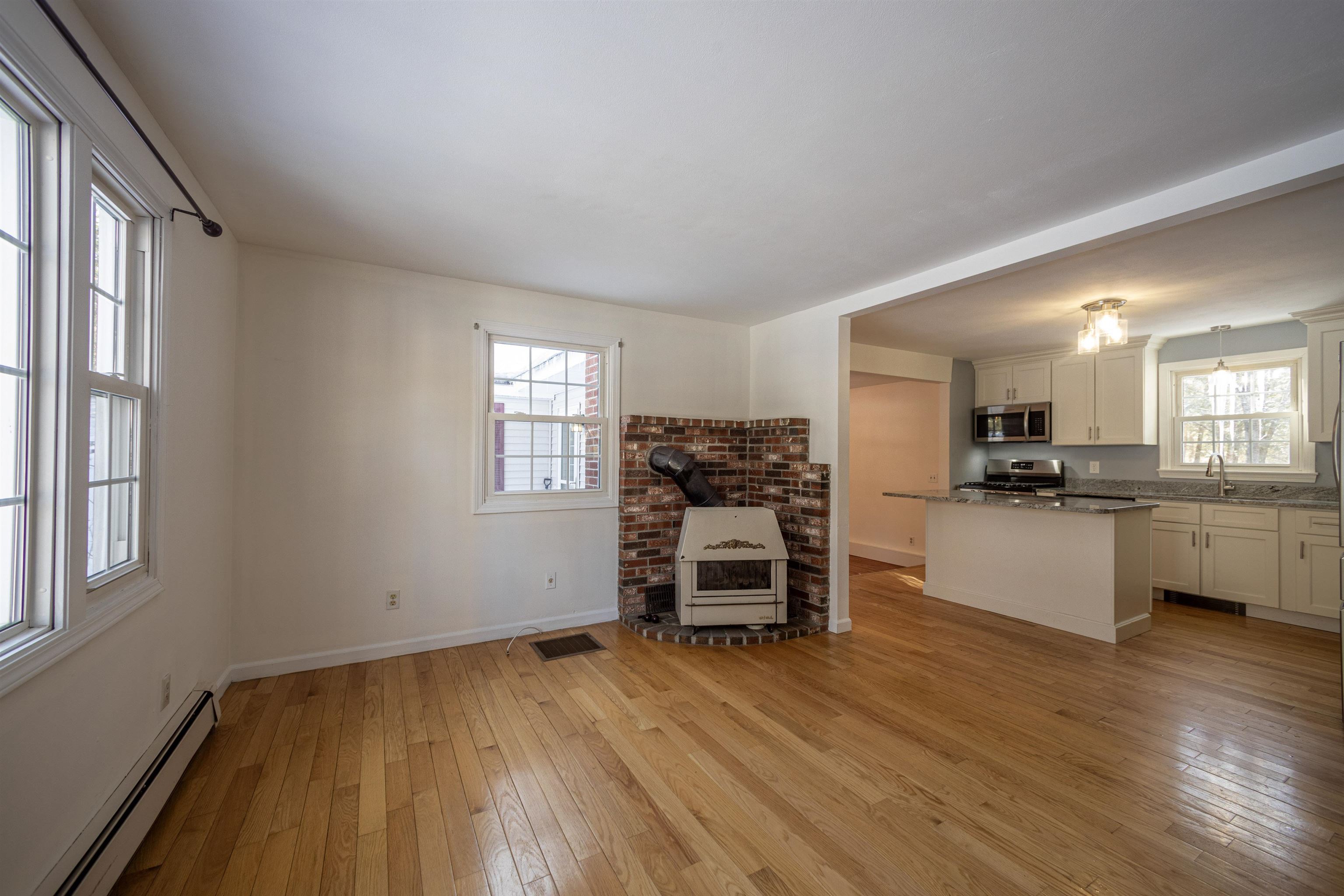 31 Tami Lane Epping, NH 03042 - Photo 6 of 18