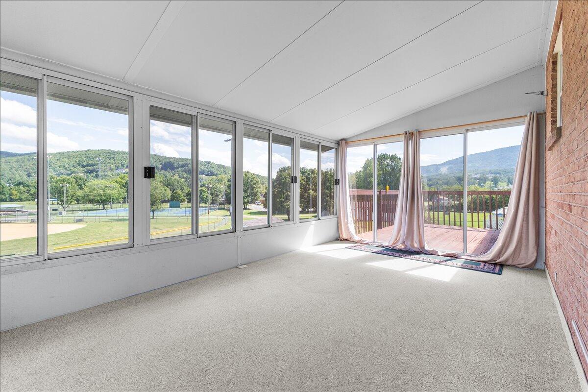3920 Meadowlark Road Roanoke, VA 24018 - Photo 19 of 33 12-3920 Meadowlark Rd-19