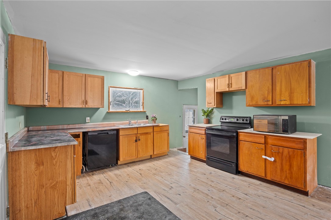 2466 Reed Road Waterloo, NY 13165 - Photo 12 of 47 Kitchen/Dining