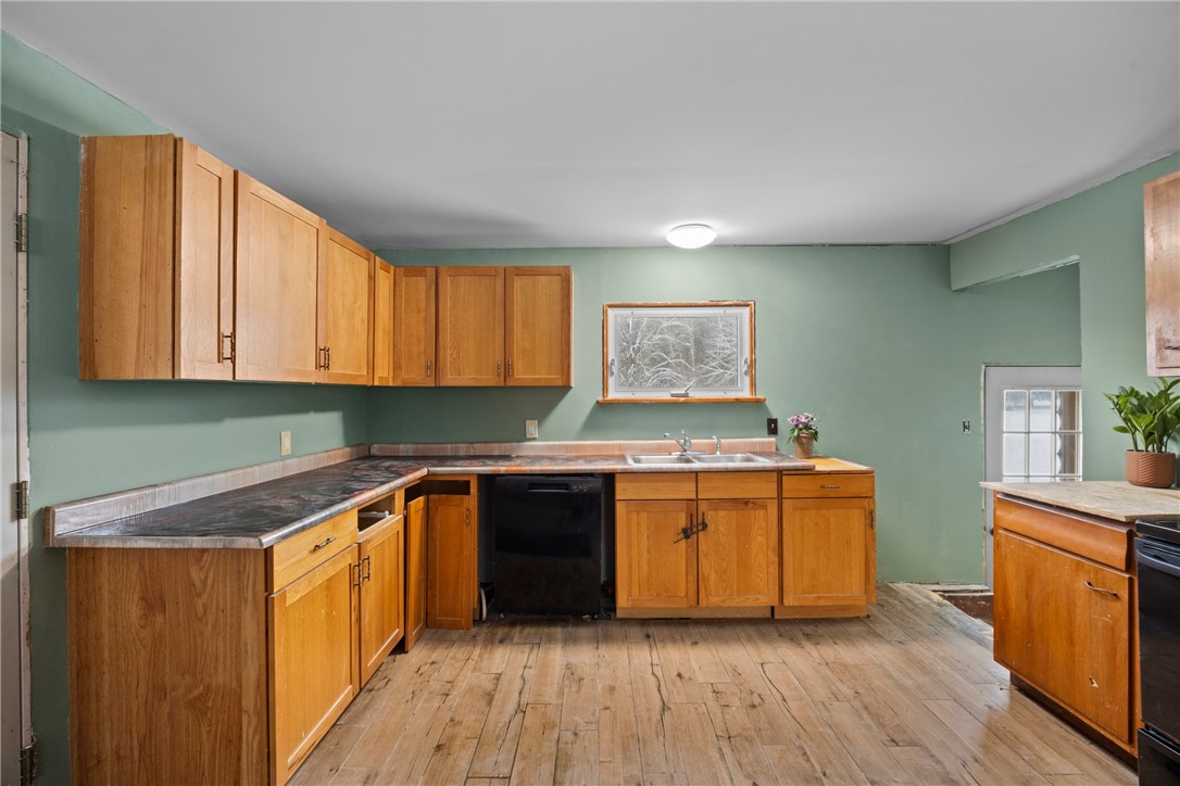 2466 Reed Road Waterloo, NY 13165 - Photo 13 of 47 Kitchen/Dining