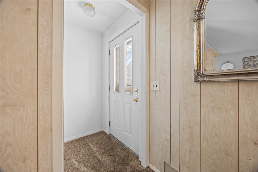 2466 Reed Road Waterloo, NY 13165 - Photo 7 of 47 Entryway