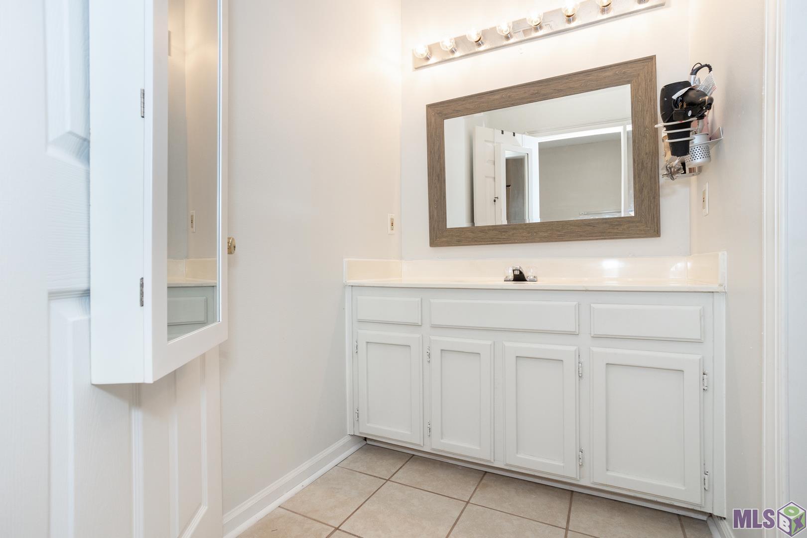 2247 Riverside Drive Port Allen, LA 70767 - Photo 13 of 32 Gallery Image 13
