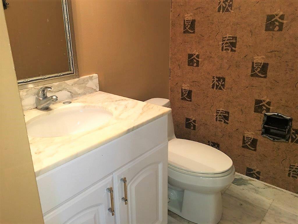 859 Jeffery Street, Unit 212 Boca Raton, FL 33487 - Photo 8 of 19 Powder room