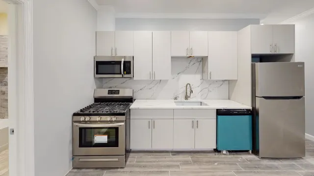 $2,000 | 680 Grand Street, Unit 412, Jersey City, NJ 07304