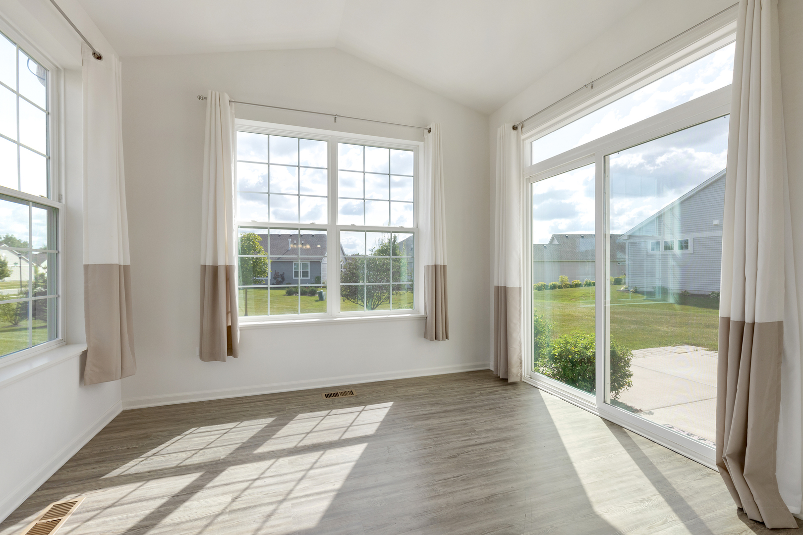 9156 Ritz Court Huntley, IL 60142 - Photo 11 of 21 Gallery Image 11