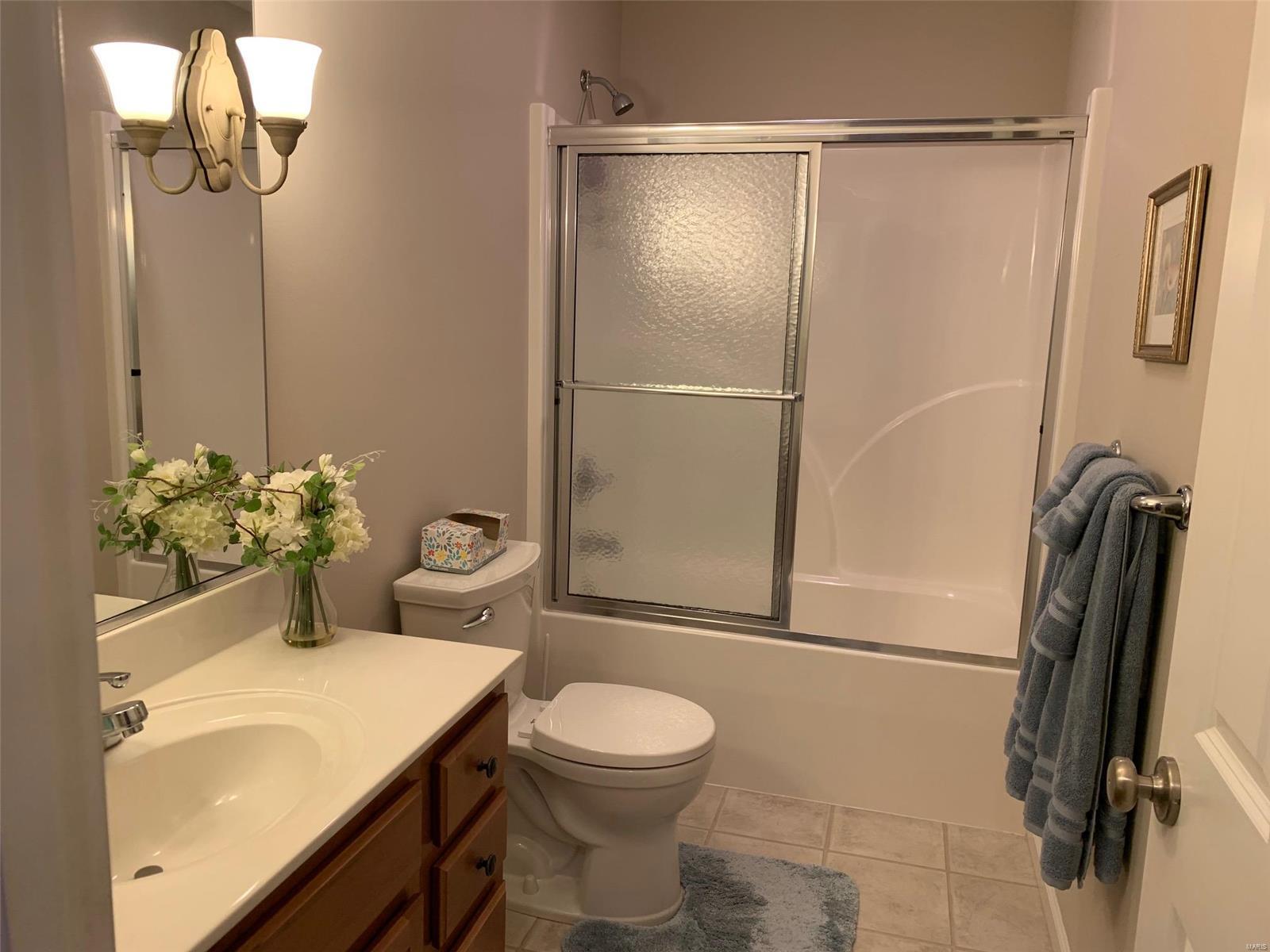 4912 Castlegate Lane Godfrey, IL 62035 - Photo 13 of 19 Gallery Image 13