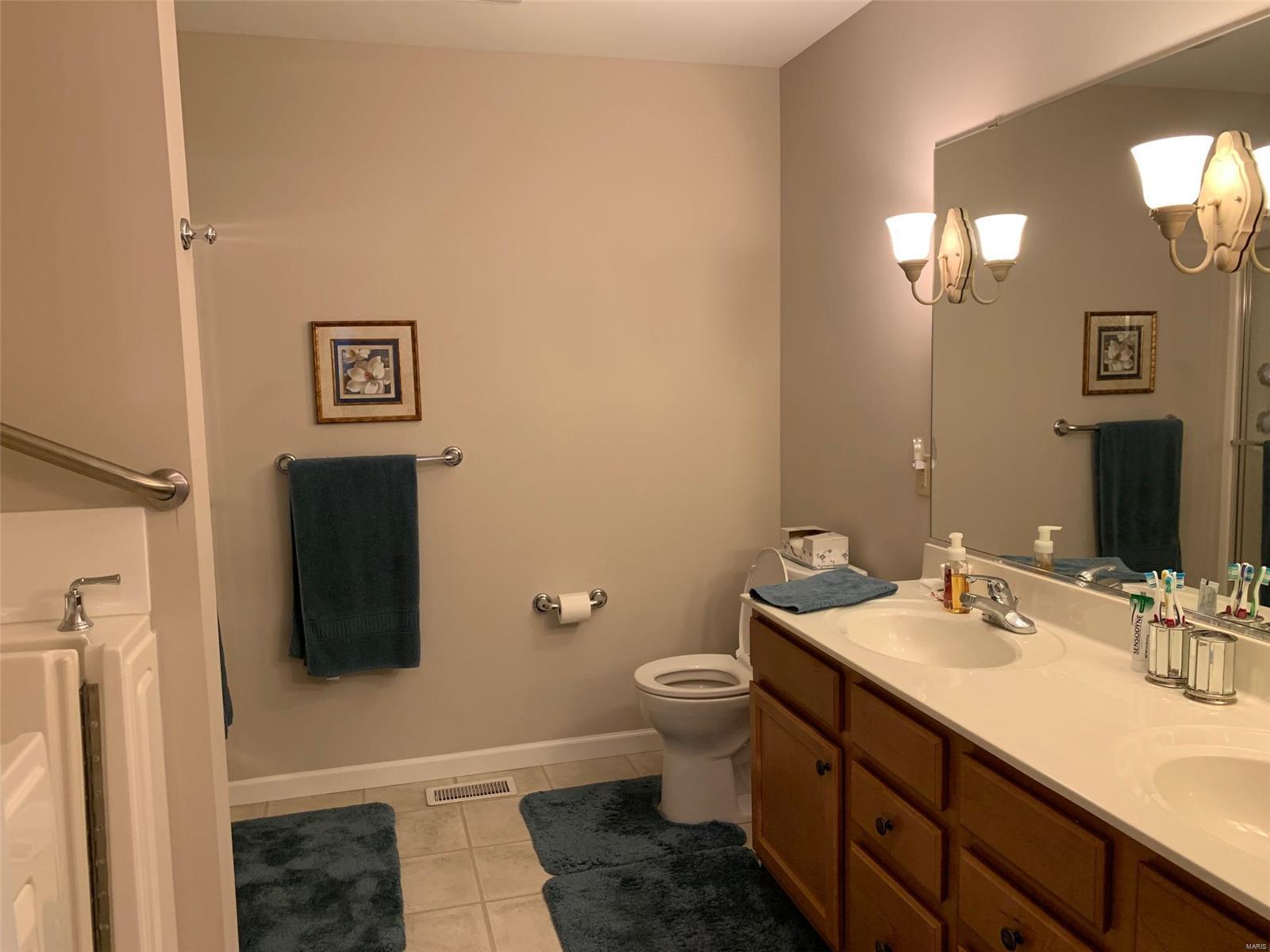 4912 Castlegate Lane Godfrey, IL 62035 - Photo 9 of 19 Gallery Image 9