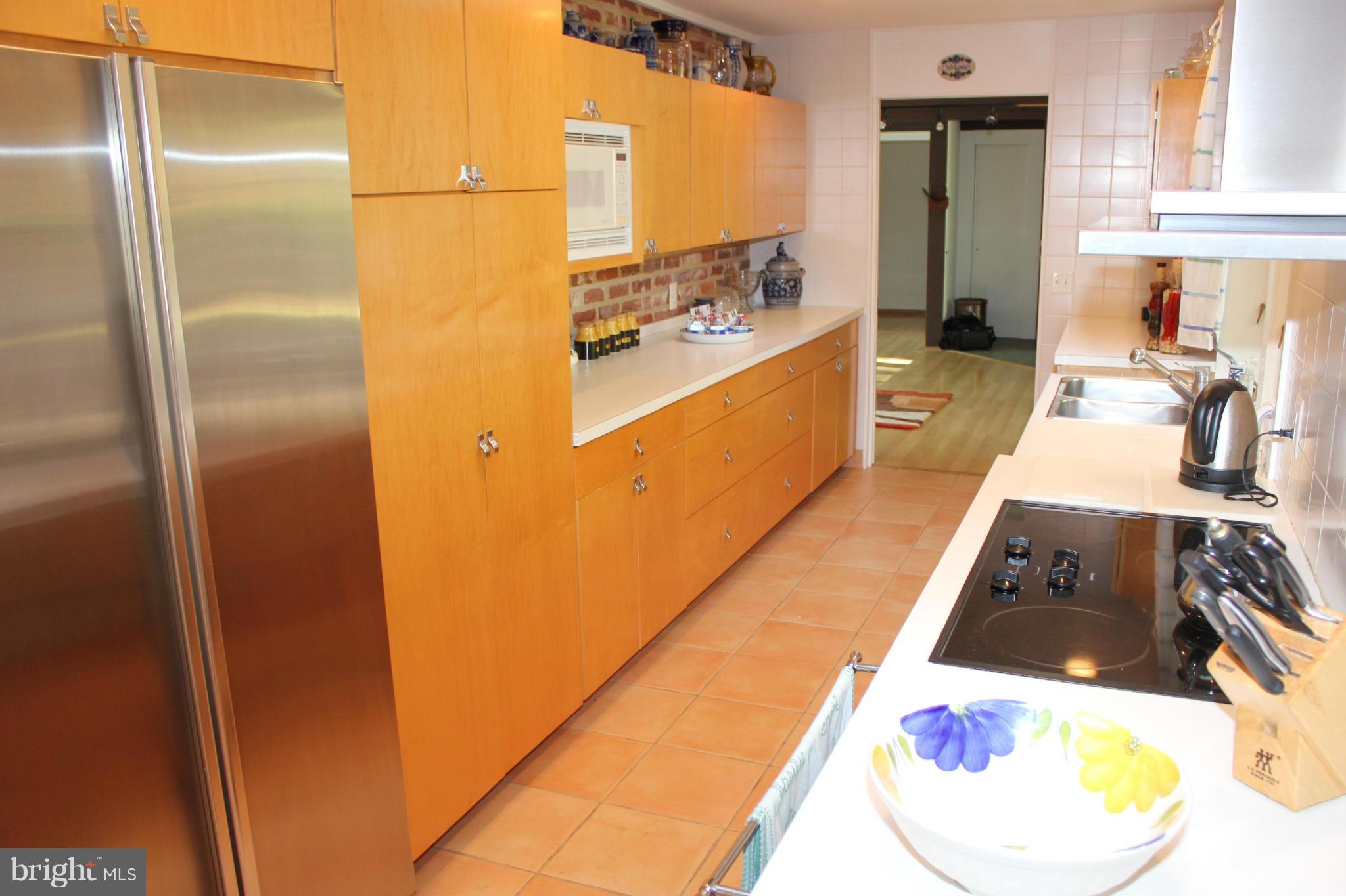 10212 Lloyd Road Potomac, MD 20854 - Photo 11 of 27 Kitchen