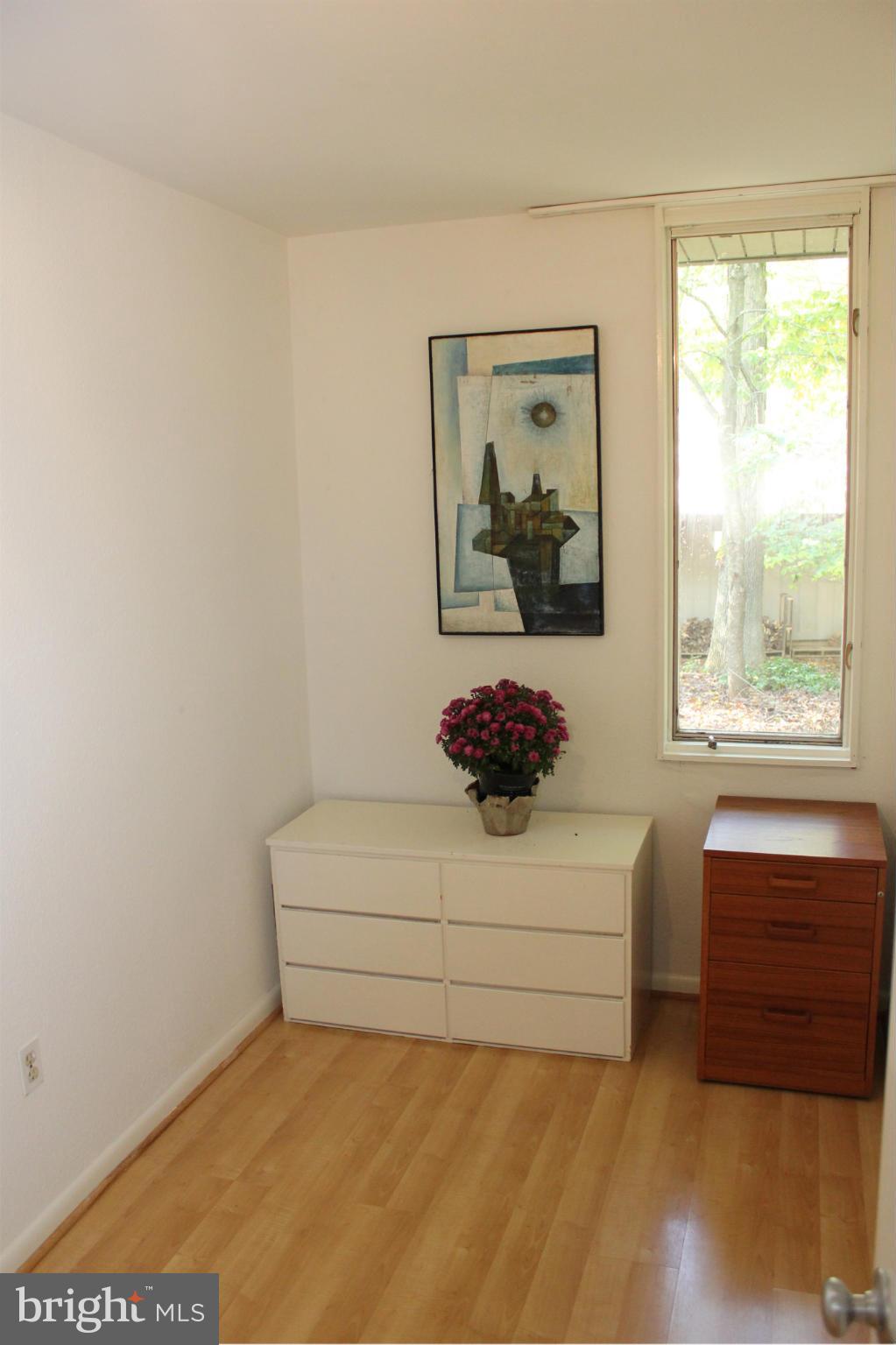 10212 Lloyd Road Potomac, MD 20854 - Photo 17 of 27 Interior (General)