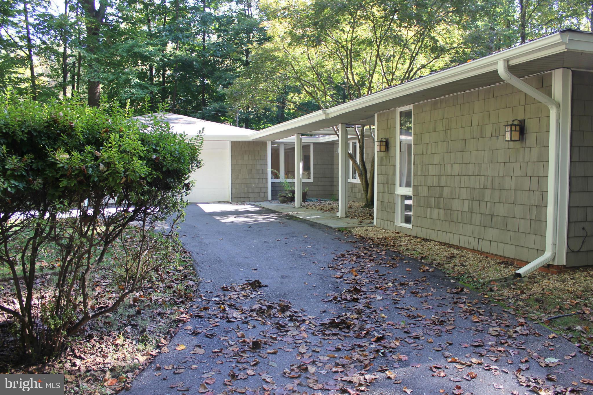 10212 Lloyd Road Potomac, MD 20854 - Photo 21 of 27 Exterior (Front)