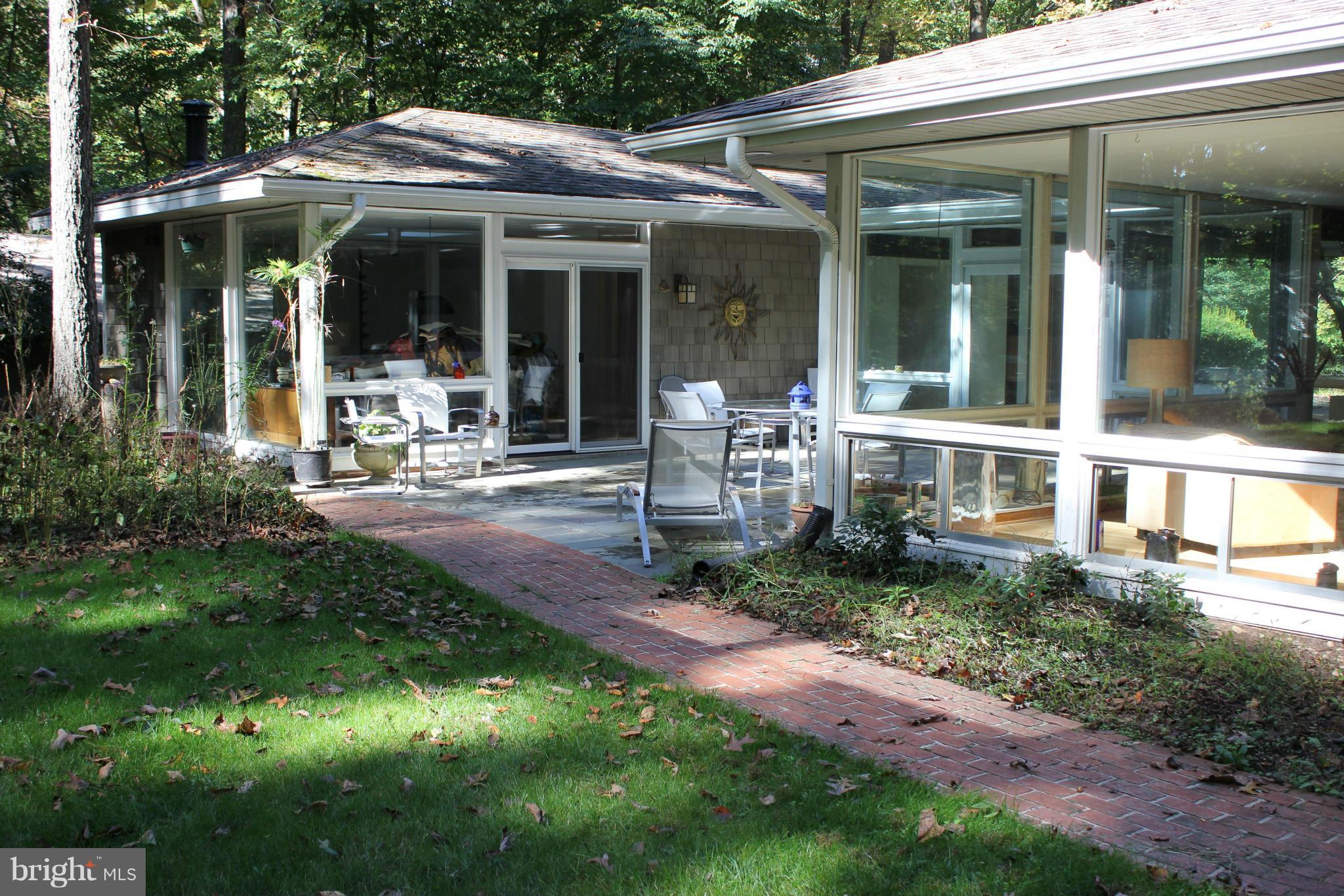 10212 Lloyd Road Potomac, MD 20854 - Photo 23 of 27 Exterior (Rear)